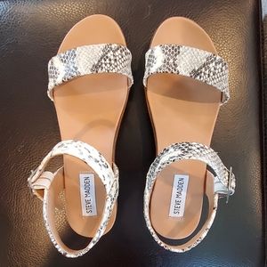 Leather Steve Madden sandals